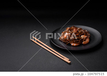 Delicious fresh buckwheat noodles with boiled tiger prawns, salt, spices and mushrooms 104797515