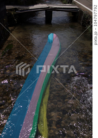 鳥取　四季の散歩　鯉幟が泳ぐ川　瀬戸川 104797792