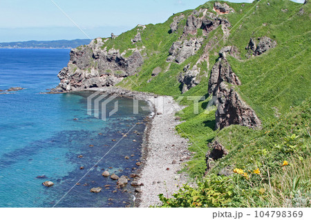 神威岬 チャレンカの小道 神威岬自然公園 神威岩 積丹半島 神威岬 チャレンカの小道 神威岬自然公園 神威岩 積丹半島 104798369
