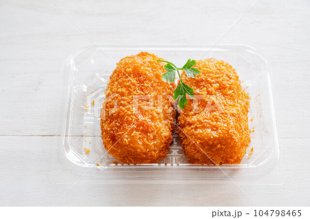 総菜のカニクリームコロッケ 総菜のカニクリームコロッケ 104798465