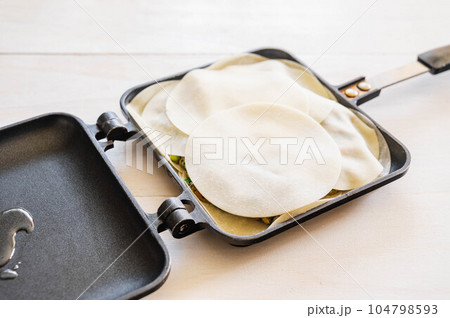 包まない餃子作り 104798593