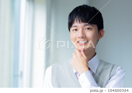 学生　男子学生のポートレート 104800384