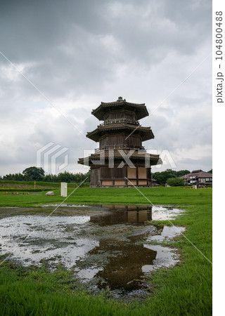 水面に映る鞠智城 104800488