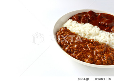 ビーフカレーとキーマカレーのあいがけカレー ビーフカレーとキーマカレーのあいがけカレー 104804110
