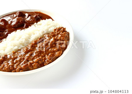ビーフカレーとキーマカレーのあいがけカレー ビーフカレーとキーマカレーのあいがけカレー 104804113