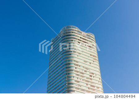 東京　東京都再開発 複合施設の麻布台ヒルズなど超高層ビルの風景 104804494