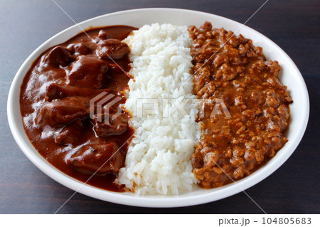 ビーフカレーとキーマカレーのあいがけカレー 104805683