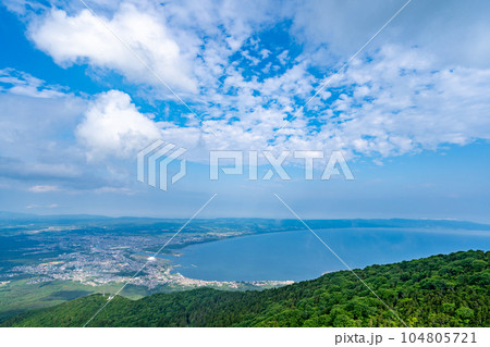 釜臥山展望台から大湊湾むつ市を望む 104805721