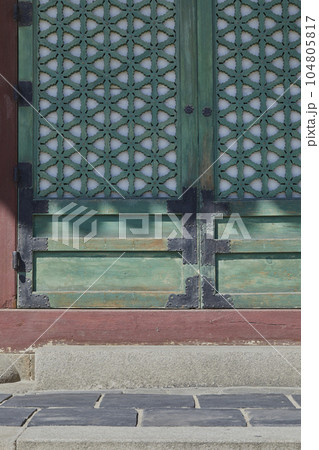 Korean traditional house, old palace, stone wall 104805817