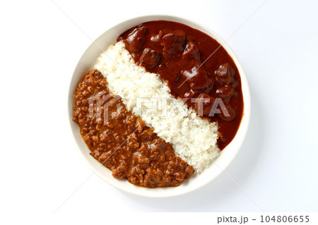 ビーフカレーとキーマカレーのあいがけカレー ビーフカレーとキーマカレーのあいがけカレー 104806655