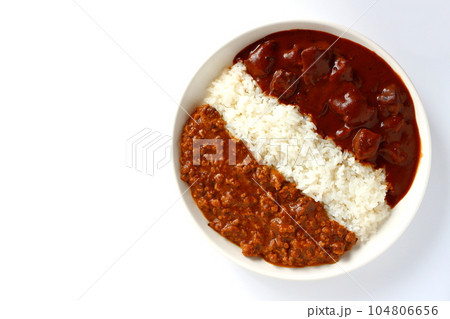 ビーフカレーとキーマカレーのあいがけカレー ビーフカレーとキーマカレーのあいがけカレー 104806656