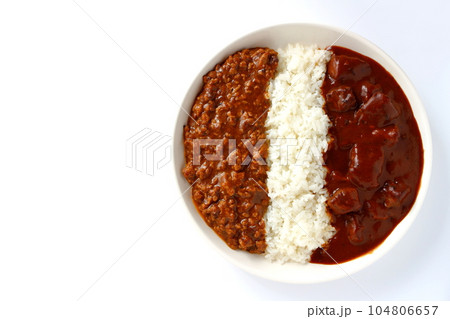 ビーフカレーとキーマカレーのあいがけカレー ビーフカレーとキーマカレーのあいがけカレー 104806657