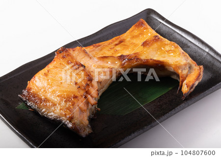 銀鮭カマの塩麹焼き 銀鮭カマの塩麹焼き 104807600