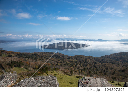 美幌峠から見た北海道屈斜路湖の風景 美幌峠から見た北海道屈斜路湖の風景 104807893
