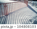 影の線と雪 104808103