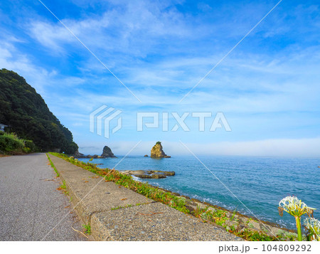 7月の千葉内房富浦の夏待ちの風景 7月の千葉内房富浦の夏待ちの風景 104809292