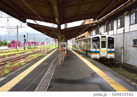 雨模様の肥薩おれんじ鉄道、湯浦駅から八代駅までの車窓風景(2022年) 雨模様の肥薩おれんじ鉄道、湯浦駅から八代駅までの車窓風景(2022年) 104810582