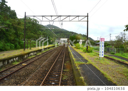 雨模様の肥薩おれんじ鉄道、湯浦駅から八代駅までの車窓風景(2022年) 雨模様の肥薩おれんじ鉄道、湯浦駅から八代駅までの車窓風景(2022年) 104810638