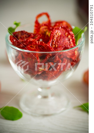 a handful of dried tomatoes and fresh tomatoes a handful of dried tomatoes and fresh tomatoes 104810791