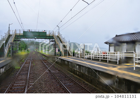 雨模様の肥薩おれんじ鉄道、薩摩大川駅から出水駅までの車窓風景(2022年) 雨模様の肥薩おれんじ鉄道、薩摩大川駅から出水駅までの車窓風景(2022年) 104811131