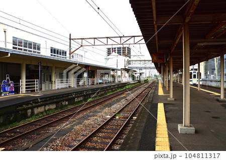雨模様の肥薩おれんじ鉄道、薩摩大川駅から出水駅までの車窓風景(2022年) 104811317