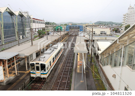 雨模様の肥薩おれんじ鉄道、薩摩大川駅から出水駅までの車窓風景(2022年) 104811320