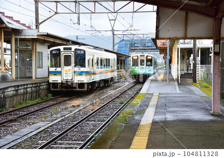 雨模様の肥薩おれんじ鉄道、薩摩大川駅から出水駅までの車窓風景(2022年) 雨模様の肥薩おれんじ鉄道、薩摩大川駅から出水駅までの車窓風景(2022年) 104811328