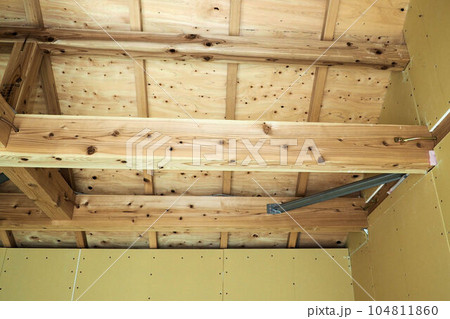 戸建住宅の工事現場 小屋裏 戸建住宅の工事現場 小屋裏 104811860