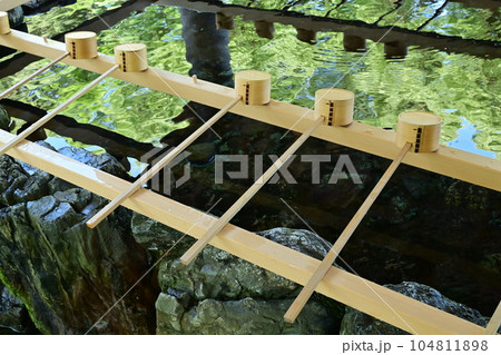 伊勢神宮・外宮の手水舎 104811898