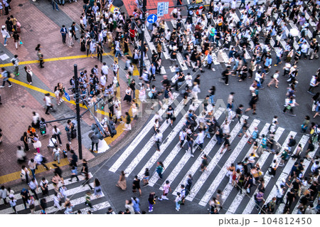 日本の東京都市景観 7月。5類移行2か月過ぎ…賑わう渋谷。ほぼマ無しになったが感染爆発はない=9日 日本の東京都市景観 7月。5類移行2か月過ぎ…賑わう渋谷。ほぼマ無しになったが感染爆発はない=9日 104812450