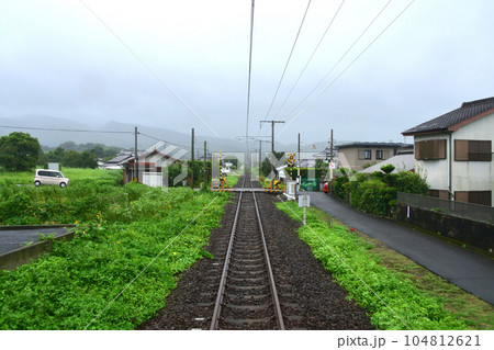 雨模様の肥薩おれんじ鉄道、出水駅から湯浦駅までの車窓風景(2022年) 雨模様の肥薩おれんじ鉄道、出水駅から湯浦駅までの車窓風景(2022年) 104812621