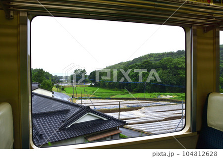 雨模様の肥薩おれんじ鉄道、出水駅から湯浦駅までの車窓風景(2022年) 104812628