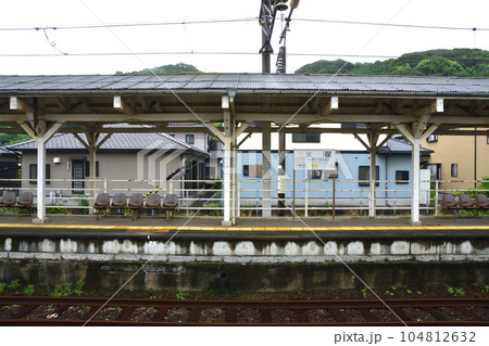 雨模様の肥薩おれんじ鉄道、出水駅から湯浦駅までの車窓風景(2022年) 104812632