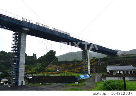 雨模様の肥薩おれんじ鉄道、出水駅から湯浦駅までの車窓風景(2022年) 雨模様の肥薩おれんじ鉄道、出水駅から湯浦駅までの車窓風景(2022年) 104812637