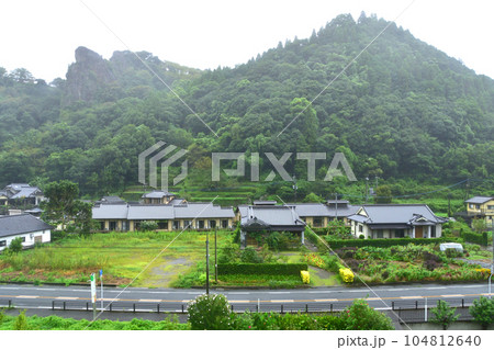 雨模様の肥薩おれんじ鉄道、出水駅から湯浦駅までの車窓風景(2022年) 雨模様の肥薩おれんじ鉄道、出水駅から湯浦駅までの車窓風景(2022年) 104812640