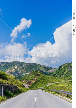 絶景のドライブコース 104812658