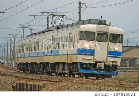 北陸本線　西高岡ー高岡　JR西日本　413系　B03編成（金沢） 104815021