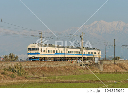北陸本線 水橋ー東富山 JR西日本 419系 D04編成(福井) 北陸本線 水橋ー東富山 JR西日本 419系 D04編成(福井) 104815062
