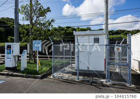 変電設備と電気自動車用急速充電器(EV Quick Charger) 変電設備と電気自動車用急速充電器(EV Quick Charger) 104815760