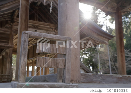 社殿の木のはかり（猿投神社 四方殿　愛知県 豊田市） 104816358