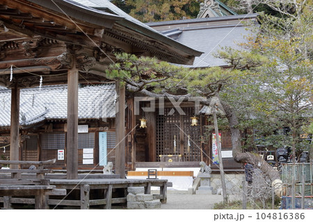 四方殿と拝殿(猿投神社 愛知県 豊田市) 四方殿と拝殿(猿投神社 愛知県 豊田市) 104816386