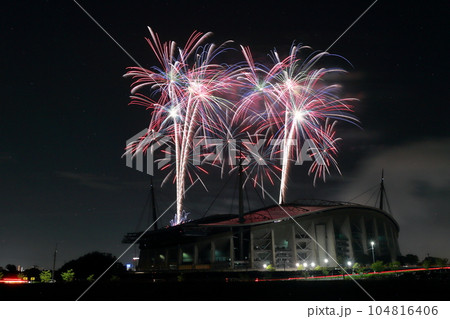 夏の夜を彩る、花火の美しき瞬間(豊田おいでんまつり 豊田スタジアム 愛知県 豊田市) 夏の夜を彩る、花火の美しき瞬間(豊田おいでんまつり 豊田スタジアム 愛知県 豊田市) 104816406