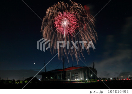 夏の夜空を煌めく花火の饗宴(豊田おいでんまつり 豊田スタジアム 愛知県 豊田市) 夏の夜空を煌めく花火の饗宴(豊田おいでんまつり 豊田スタジアム 愛知県 豊田市) 104816492