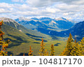 ロッキー山脈サルファー山の頂上からの景色 104817170
