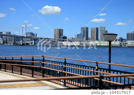 豊洲ぐるり公園の風景(東京都江東区) 豊洲ぐるり公園の風景(東京都江東区) 104817917