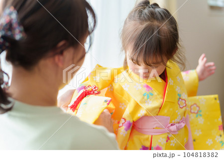 七五三 着物 着付け 七五三 着物 着付け 104818382