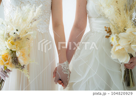 女性2人のウェディングイメージ 104820929