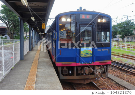 のと鉄道 観光列車「のと里山里海号」 NT300形気動車(七尾駅) のと鉄道 観光列車「のと里山里海号」 NT300形気動車(七尾駅) 104821870