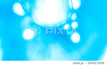 水が弾けた瞬間を描いた抽象背景画像。爽やかな背景画像。 水が弾けた瞬間を描いた抽象背景画像。爽やかな背景画像。 104823088