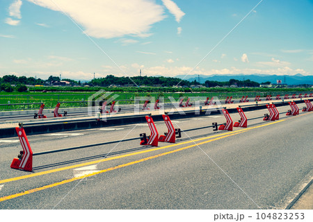 幹線道路の4車線化工事 埼玉県道27号東松山鴻巣線 2023.07　g-3 暖色寒色強調 104823253